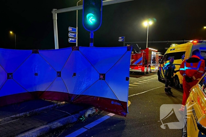 Drie mensen zwaargewond bij botsing op kruispunt