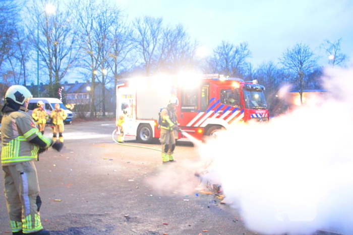 Afvalbrand op parkeerterrein snel geblust