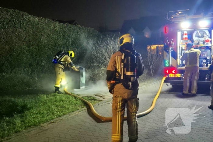 Veel rookontwikkeling bij brand in ondergrondse container
