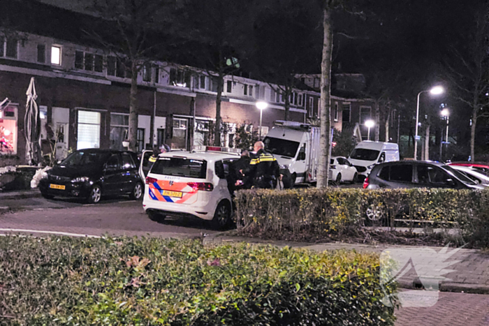 Aanhouding en woning doorzocht nadat persoon vuurwerk in vuurton gooit