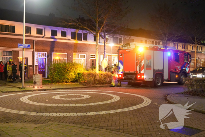 Aanhouding en woning doorzocht nadat persoon vuurwerk in vuurton gooit