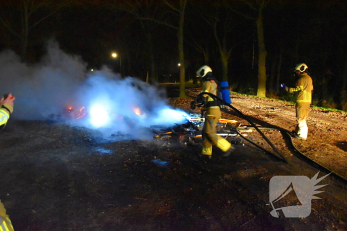 Caravan tot grond toe afgebrand
