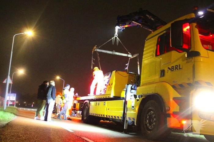 Vergeten handrem laat auto het water in rollen