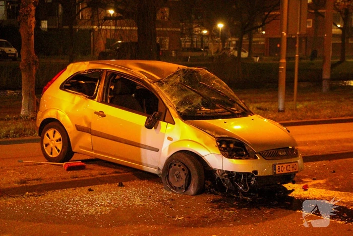 Auto zwaar beschadigd bij ongeval