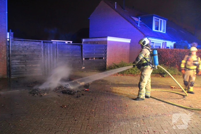 Vreugdevuur dreigt over te slaan naar schutting