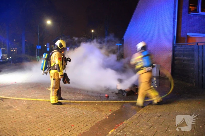 Vreugdevuur dreigt over te slaan naar schutting
