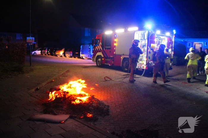 Vreugdevuur dreigt over te slaan naar schutting
