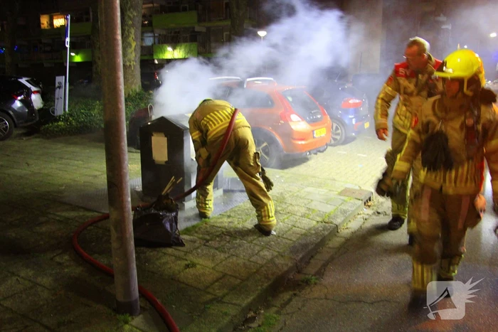 Vuurwerk veroorzaakt brand in ondergrondse vuilcontainer