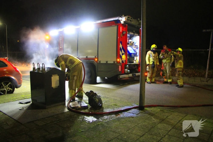 Vuurwerk veroorzaakt brand in ondergrondse vuilcontainer