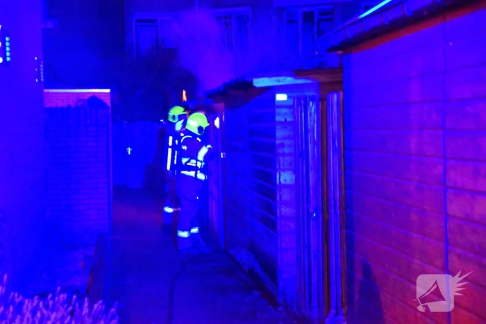 Brandweer langer onderweg naar containerbrand in achtertuin
