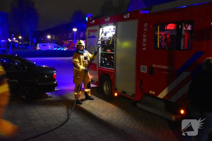 Brandweer langer onderweg naar containerbrand in achtertuin