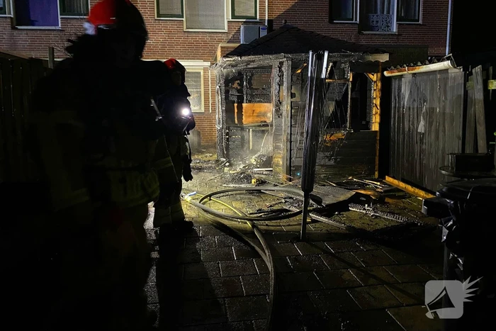 Schuur door brand verwoest