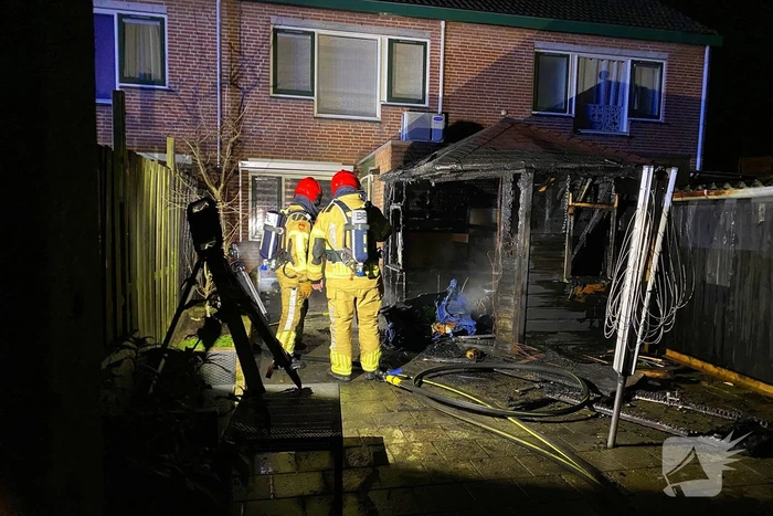 Schuur door brand verwoest