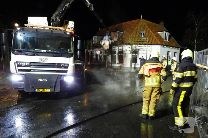 Mobiele eenheid ingezet bij afvalbrand