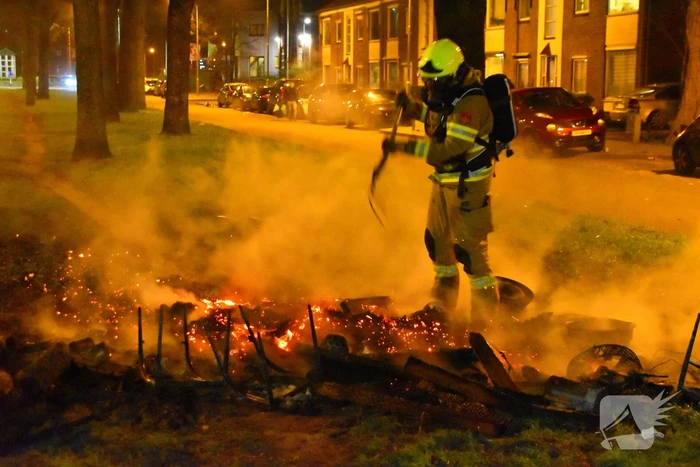 Brandweer blust hoop afval