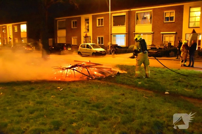 Brandweer blust hoop afval