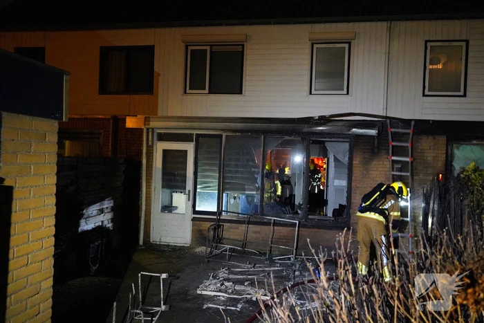 Woningen beschadigd door brand in bijgebouw