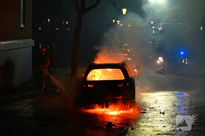 Geparkeerde auto verwoest door brand