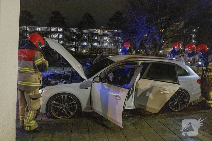 Auto door brand verwoest