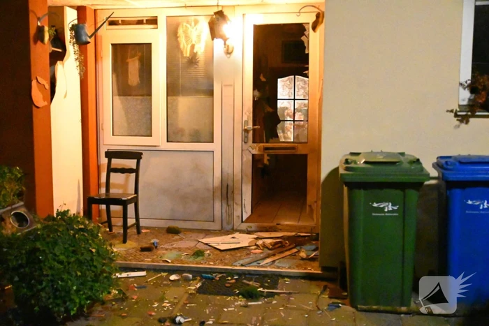 Ramen uit voordeur geblazen bij explosie