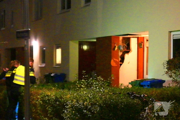 Ramen uit voordeur geblazen bij explosie