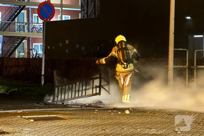 Branden tuinmeubilair geblust door brandweer