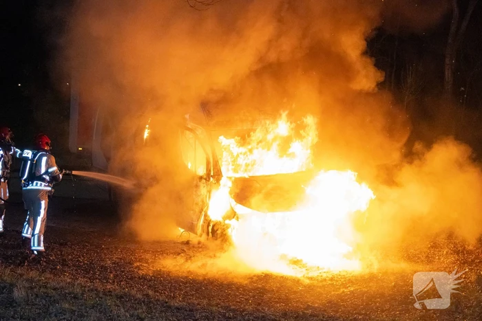 Bestelbus DPD door brand verwoest