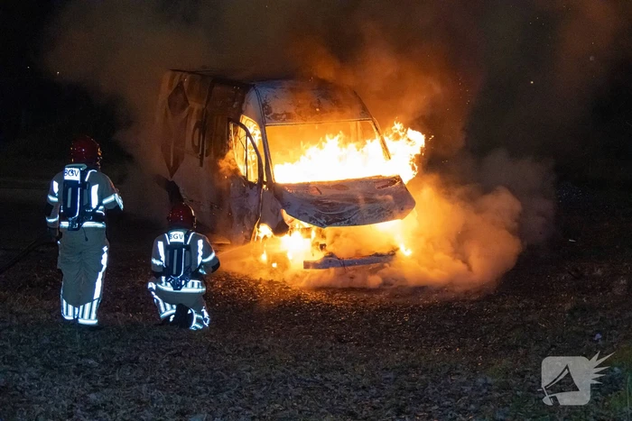 Bestelbus DPD door brand verwoest