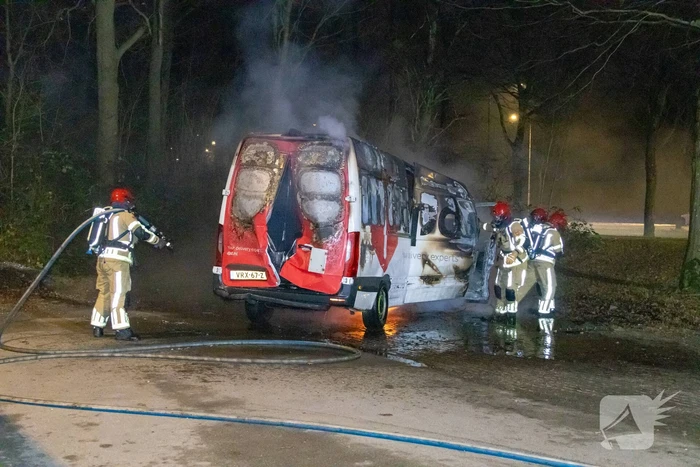 Bestelbus DPD door brand verwoest
