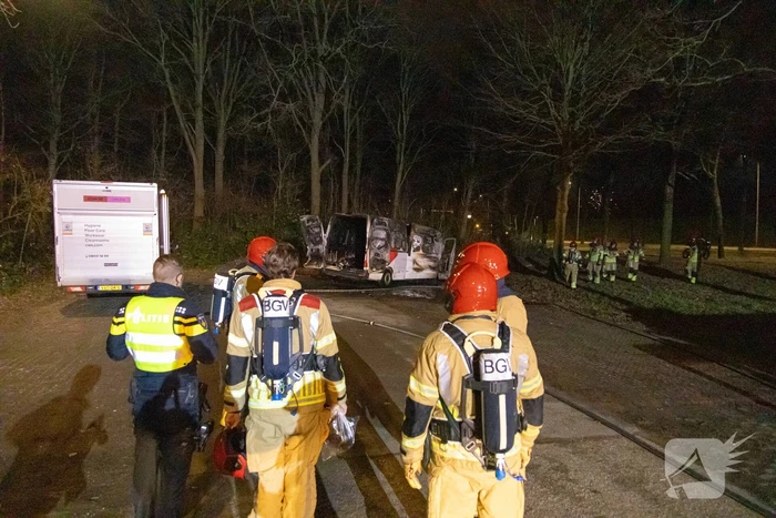 Bestelbus DPD door brand verwoest