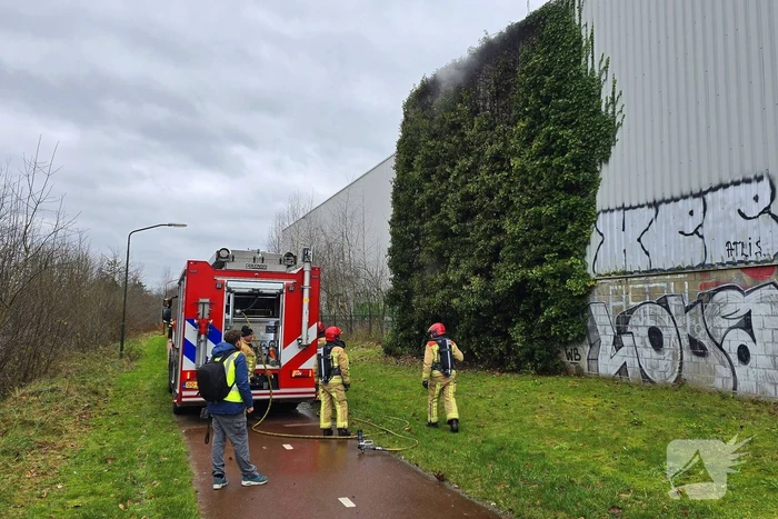Begroeiing tegen pand in brand