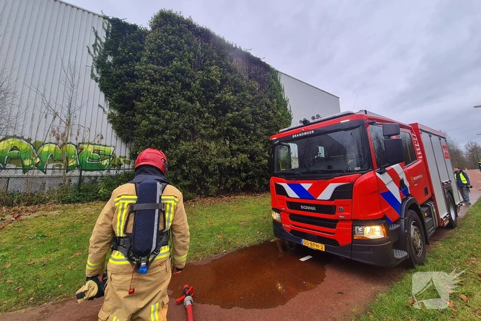 Begroeiing tegen pand in brand