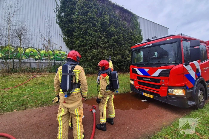 Begroeiing tegen pand in brand