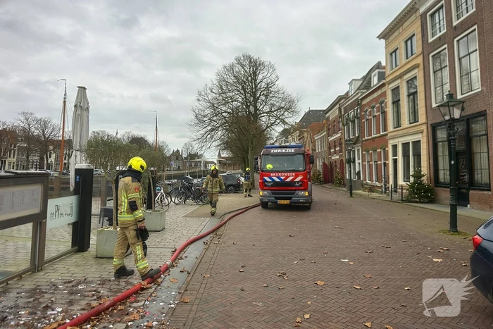 Brandweer ook op nieuwjaarsmiddag bezig met containerbrand
