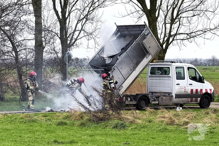 Brand in een vuilniswagen van reinigingsdienst