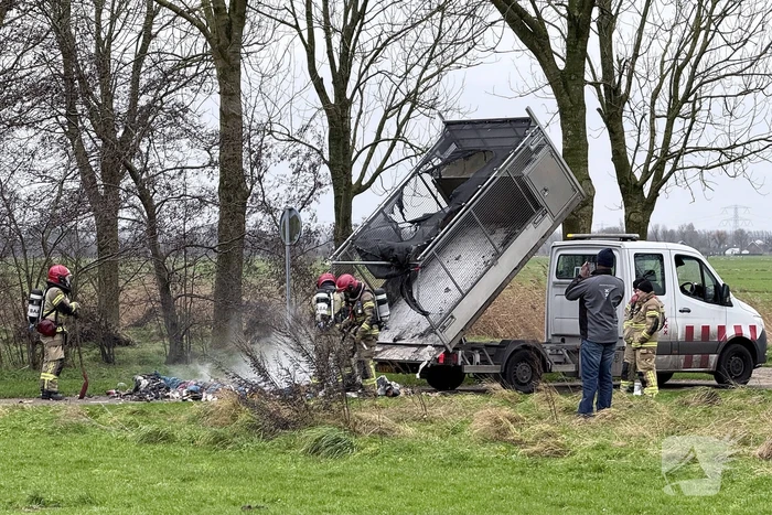 Brand in een vuilniswagen van reinigingsdienst