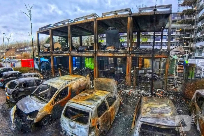 Enorme schade na grote brand in bouwketen