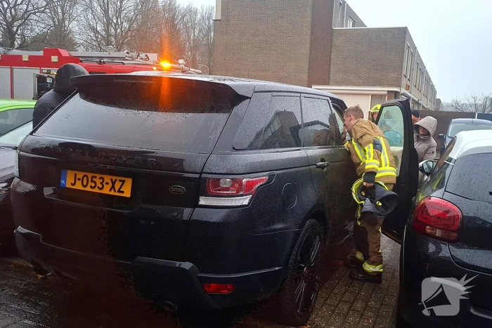 Kinderen opgesloten in auto
