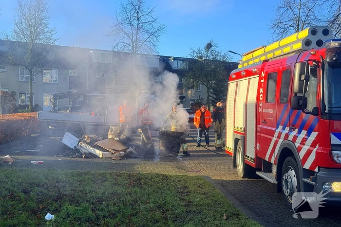 Brand in opgehaald vuurwerkafval snel geblust