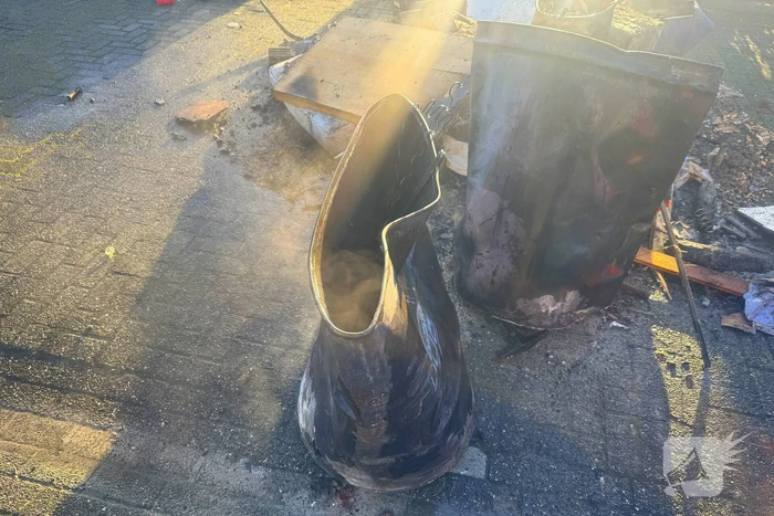 Brand in opgehaald vuurwerkafval snel geblust