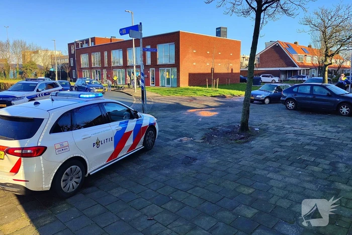Auto en fietser botsen op elkaar