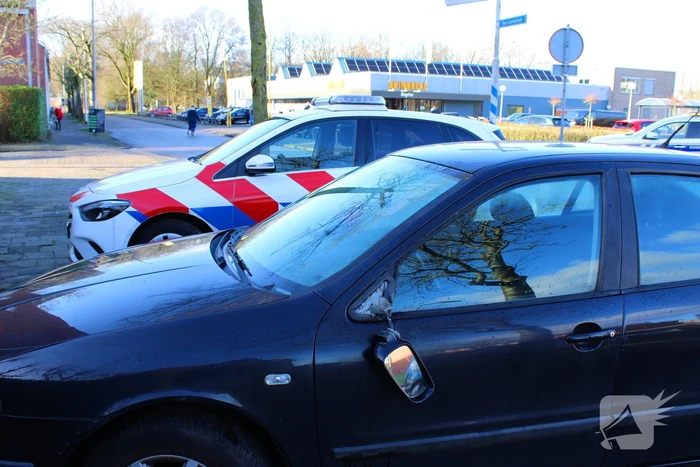 Auto en fietser botsen op elkaar