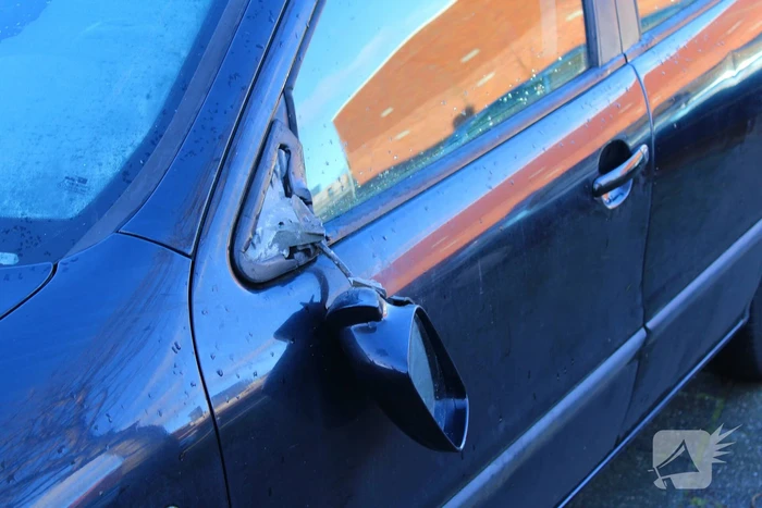 Auto en fietser botsen op elkaar