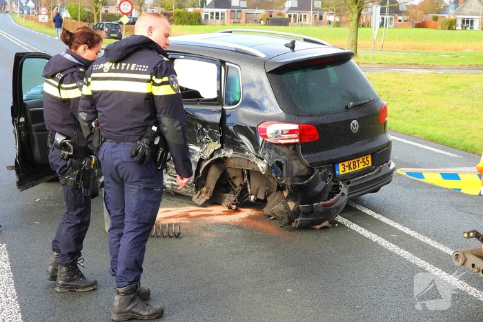 Flinke schade bij botsing tussen twee personenwagens
