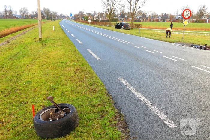 Flinke schade bij botsing tussen twee personenwagens