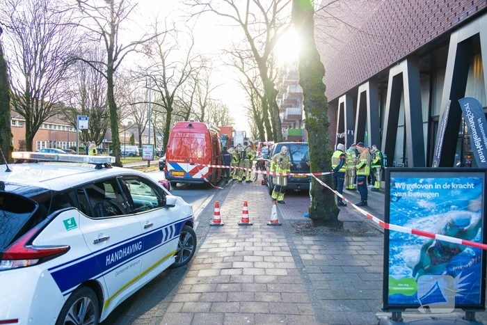 Zwembad ontruimd om sterke chloorlucht