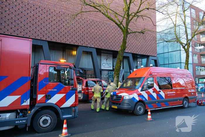 Zwembad ontruimd om sterke chloorlucht