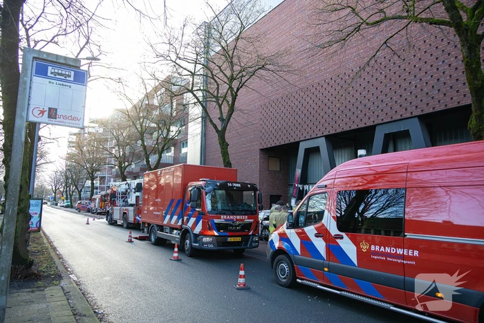 Zwembad ontruimd om sterke chloorlucht