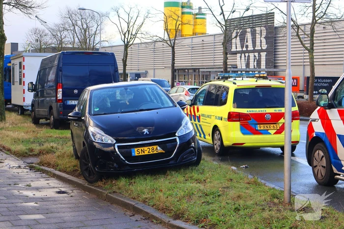 Personenwagen en bakfiets betrokken bij ongeval