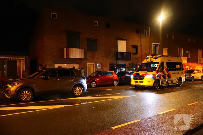 Voetganger gewond bij botsing met autospiegel